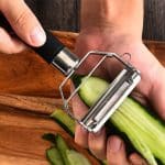 Éplucheur à julienne PP & Acier Inox 304 – 17,2 cm x 8,5 cm – Noir/Vert 🔪