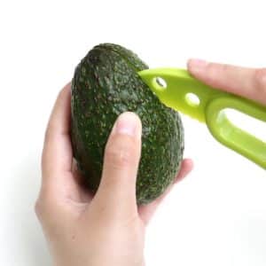 Éplucheur Avocat en Plastique Orange et Vert | 18 x 6 cm | Accessoire-Cuisines.com