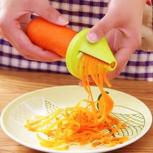 Éplucheur de légumes en tagliatelle – ABS et acier inoxydable – 6,5 x 5,5 cm – Rose et vert.