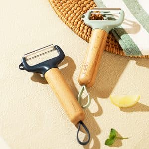 Éplucheuse à Patates en Bois & Acier Inoxydable – 17x7x2,5 cm – Bleu & Vert