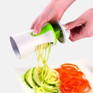 Éplucheur Spaghetti de Courgette en Plastique et Acier Inoxydable – 14 x 7cm