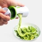 Éplucheur Spaghetti de Courgette en Plastique et Acier Inoxydable – 14 x 7cm