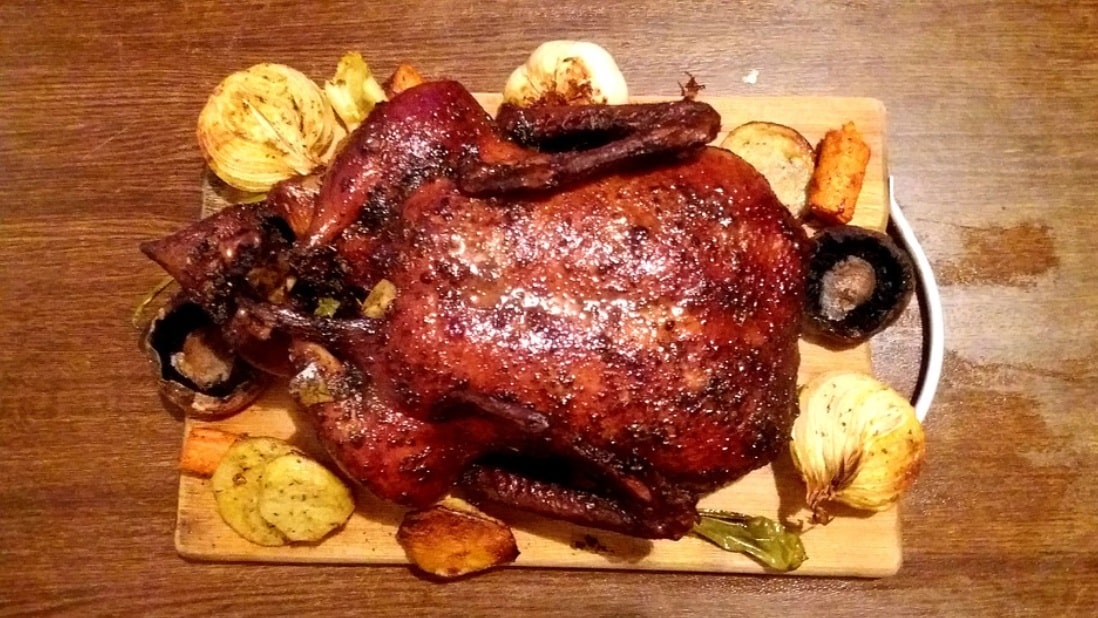 Comment faire pour préparer un délicieux poulet rôti au four ?