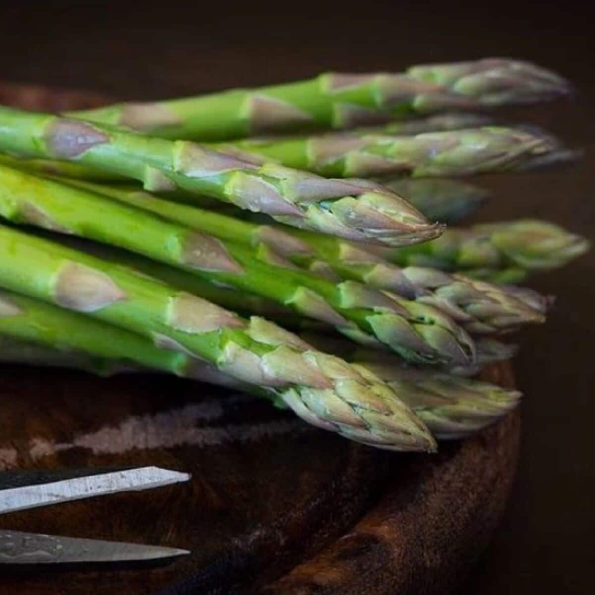 Découvrez la technique parfaite pour éplucher les asperges!