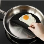 Feuille de cuisson Téflon anti-adhérent pour poêle ou casserole (Lot 2 pièces)