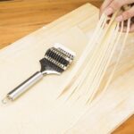 Accessoire pour faire des pâtes fraîches (tagliatelles), nouilles