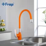 Robinet de cuisine orange, orientation libre, eau chaude et froide