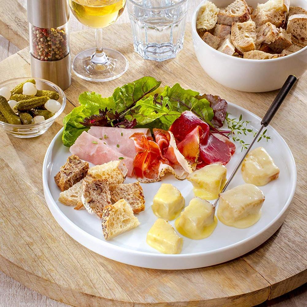 Quel type d'accompagnement convient le mieux à une fondue savoyarde ?
